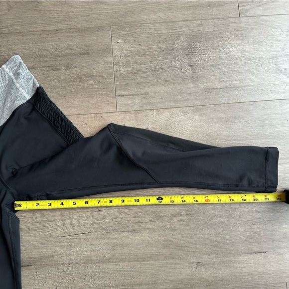 Lululemon Run Free Crop - GUC - size 6 - black - Picture 4 of 6
